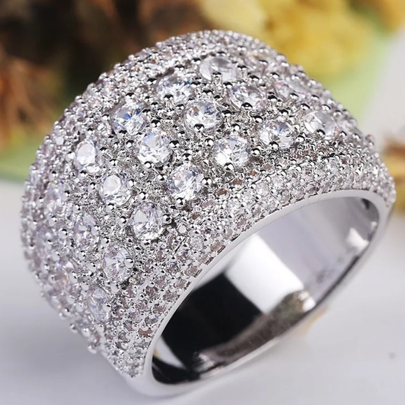 NEW 925 BAGUE STERLING SILVER DIAMOND RING, CUTE RING, SHINY RING. - Picture 2 of 9